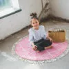 Vloerkleed Round Pink Crosses van Tapis Petit - My Little Carpet