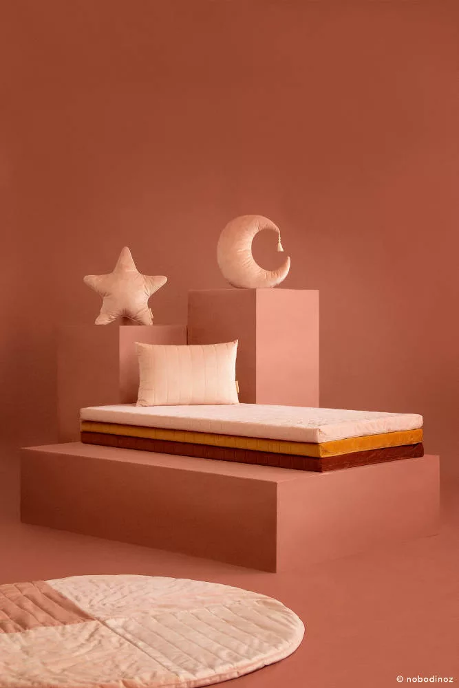 Speelkleed Kilimanjaro Velvet Bloom Pink van Nobodinoz - My Little Carpet