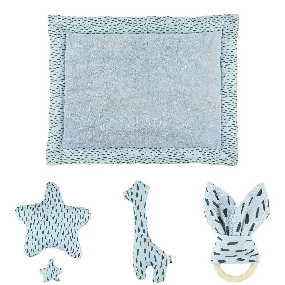 Combideal: Boxkleed + Muziekmobiel + Bijtring + Rammelaar, Blue Meadow van Trixie Baby – My Little Carpet