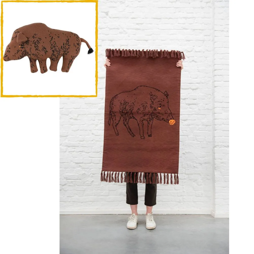 Combideal: Gebreid Vloerkleed Knitted Rug + Gebreid Knuffel Kussen, Truffle Pig van Trixie Baby – My Little Carpet