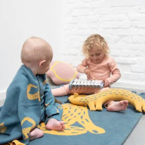 Vloerkleed Knitted Rug, Whippy Weasel van Trixie Baby – My Little Carpet