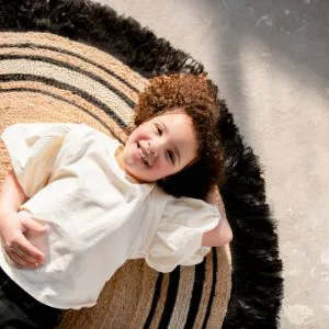 Rond vloerkleed Jute Tess Black van Tapis Petit - My Little Carpet