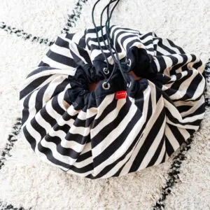 Speelkleed/Opbergzak Stripes Black van Play and Go - My Little Carpet
