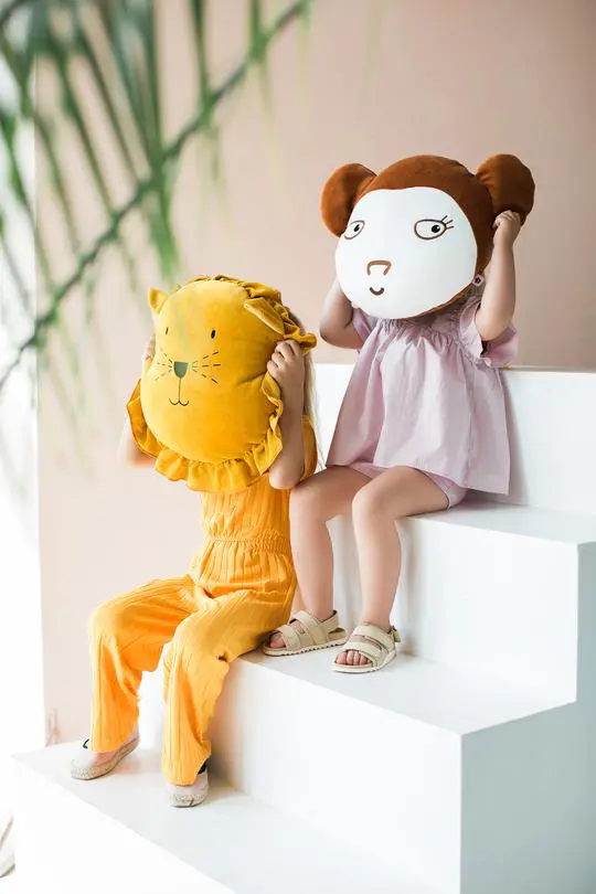Knuffel Kussen Velvet Monkey van Wigiwama - My Little Carpet