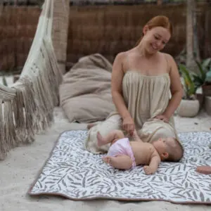 Waterdicht Speelkleed Tan 120 x 120 cm met handige draagtas van Toddlekind - My Little Carpet