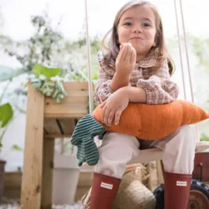 Gebreid Kussen Cathy the Carrot – My Little Carpet