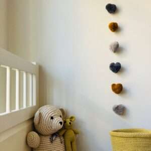 slinger harten pom pom grijs & oker - verticaal - L89cm - 100% zachte wol - handgemaakt in Nepal - Afbeelding 2
