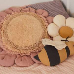 Knuffel Kussen Buzzy Bee van Lorena Canals - My Little Carpet