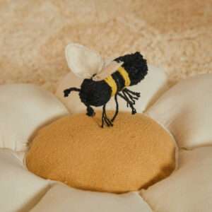 Knuffel Kussen Little Daisy van Lorena Canals - My Little Carpet