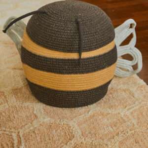 Opbergmand Mama Bee van Lorena Canals - My Little Carpet