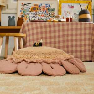 Vloerkussen Pink Daisy van Lorena Canals - My Little Carpet