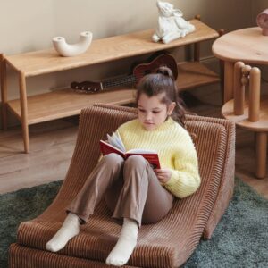 Kinderstoel Moon Chair Toffee van Wigiwama voor lezen en ontspannen