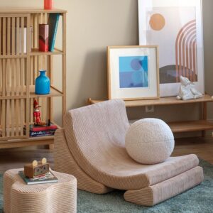 Licht bruine Moon Chair van Wigiwama als eyecatcher in moderne kinderkamer