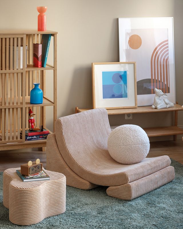 Licht bruine Moon Chair van Wigiwama als eyecatcher in moderne kinderkamer