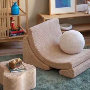Zacht bruine kinderfauteuil Moon Chair van Wigiwama in Scandinavische stijl