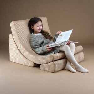 Licht bruine kinderfauteuil met schuimvulling van Wigiwama voor lezen en ontspannen