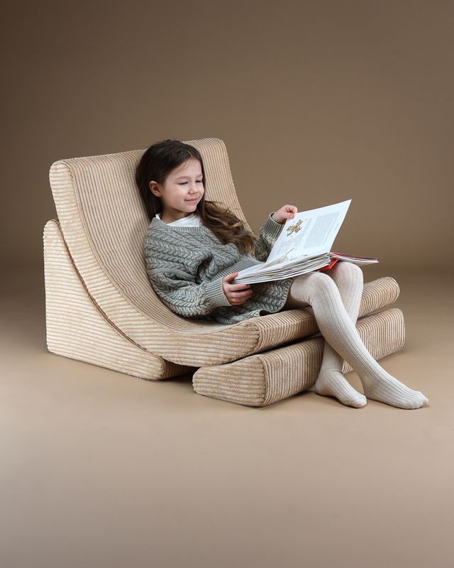 Licht bruine kinderfauteuil met schuimvulling van Wigiwama voor lezen en ontspannen