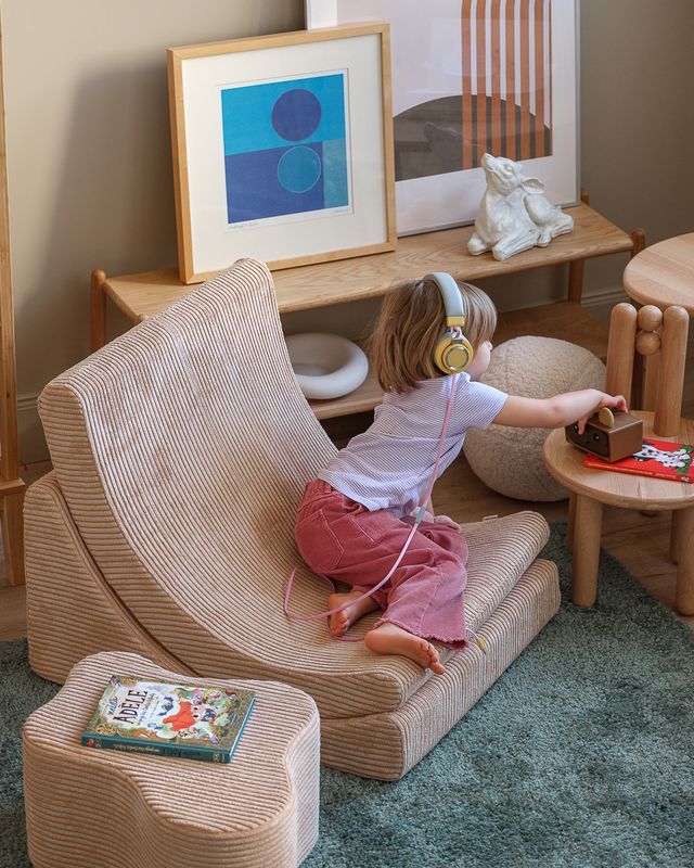 Comfortabele zacht bruine lounge stoel voor kinderen van Wigiwama