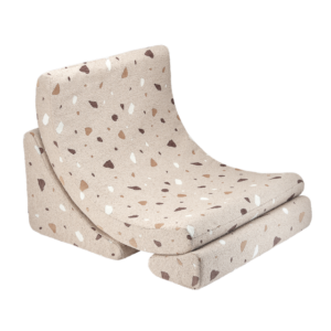 Wigiwama Moon Chair Terrazzo Sand kinderfauteuil in beige met terrazzo print 65x55x80 cm