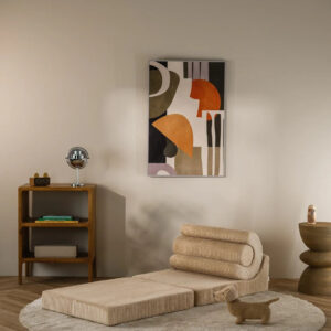 Bruine uitklapbare kinderstoel die verandert in een comfortabel kinderbed