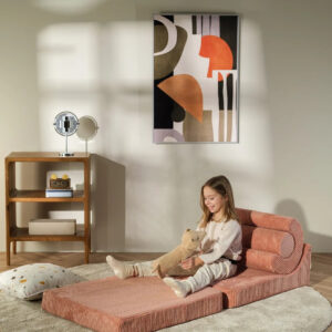 Multifunctionele kinderstoel die transformeert van fauteuil naar loungemat voor kinderen