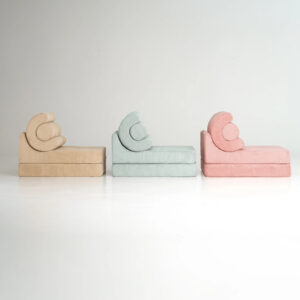 Uitklapbare kinderstoel in Scandinavische stijl voor relaxen, lezen en spelen