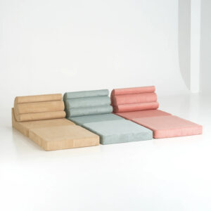 Modulaire kinderstoel die transformeert van zitstoel naar logeerbed voor kinderen