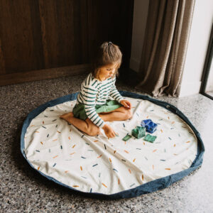 Play & Go Confetti speelkleed Ø140 cm met spelende kinderen