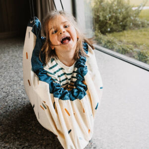 Play & Go Confetti speelkleed Ø140 cm met spelende kinderen