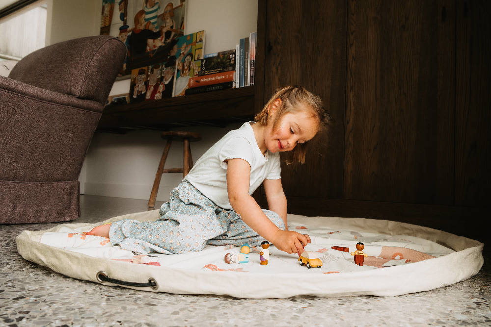 Play & Go Fairyworld speelkleed Ø140 cm Fairyworld met spelende kinderen