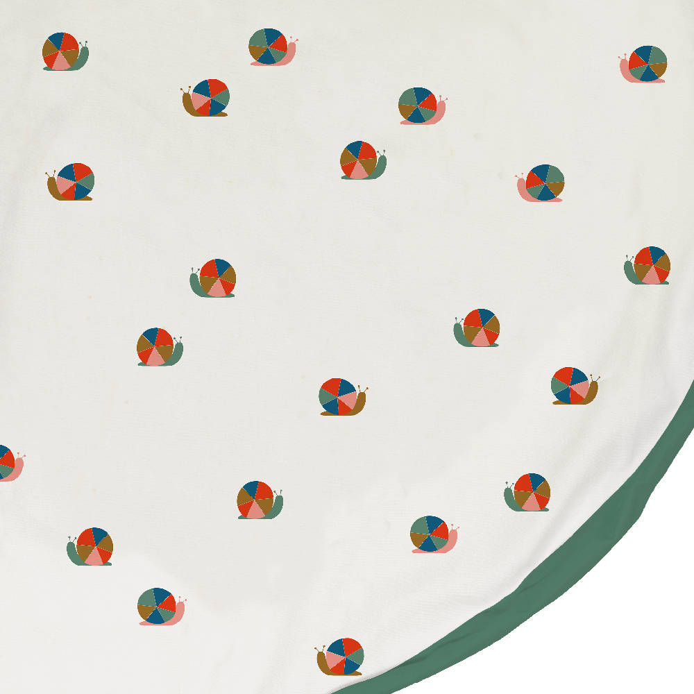 Detail van Play & Go Croco speelkleed met kleurrijk slakkenpatroon