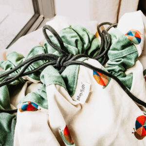 Detail van Play & Go Croco speelkleed met kleurrijk slakkenpatroon