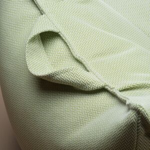 Comfortabele outdoor zitzak voor kinderen met lichtgewicht design en zachte vulling, makkelijk te verplaatsen middels het handvat