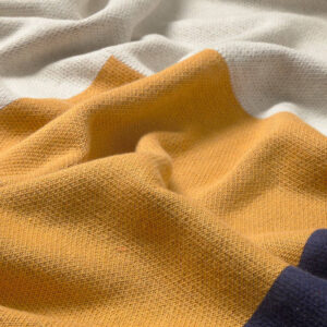 Gebreide plaid Color Composition in naturel, geel, blauw en groen tinten, modern design