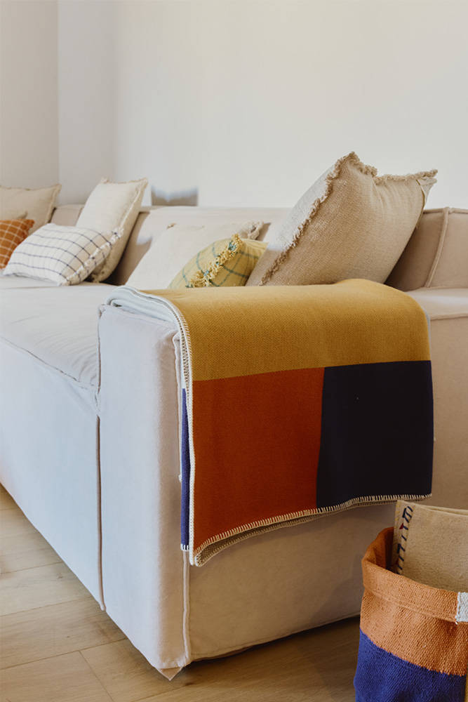 Decoratieve katoenen deken multicolor Color Composition voor een speels interieur