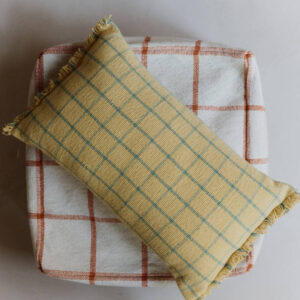 Trendy kussen Geo Block Honey Lorena Canals geïnspireerd op Bauhaus design