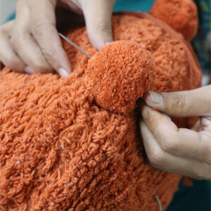 Handgemaakt vloerkussen Bubbly Terracotta met Bauhaus design en natuurlijke materialen